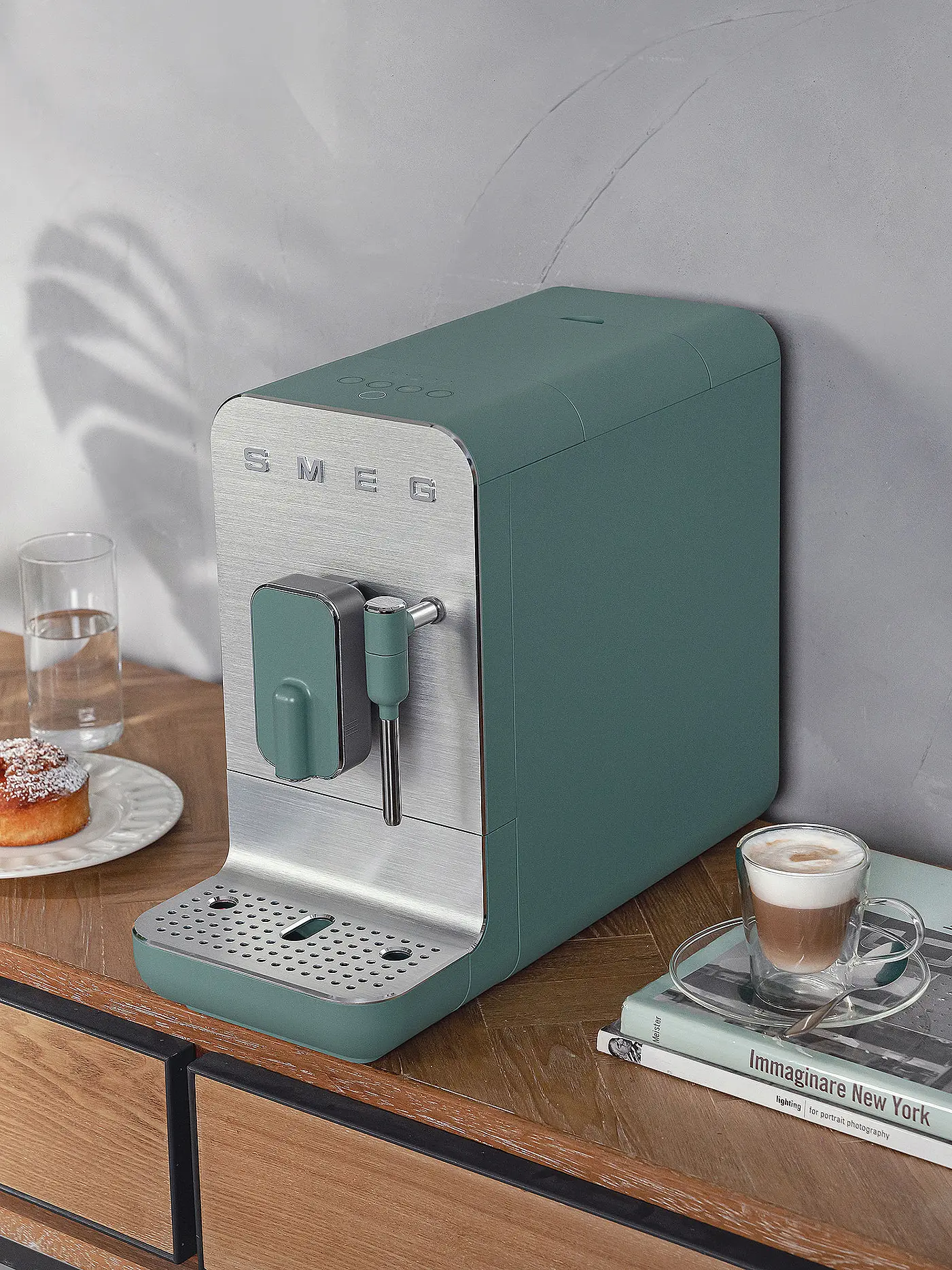 SMEG | Kaffee-Vollautomat Medium 50s Retro Style Schwarz BCC02BLMEU | grün